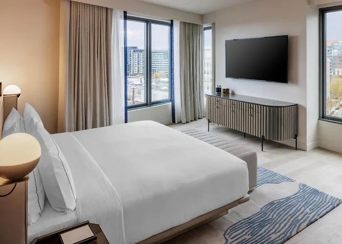 The Morrow Washington Dc, Curio Collection By Hilton Hotel